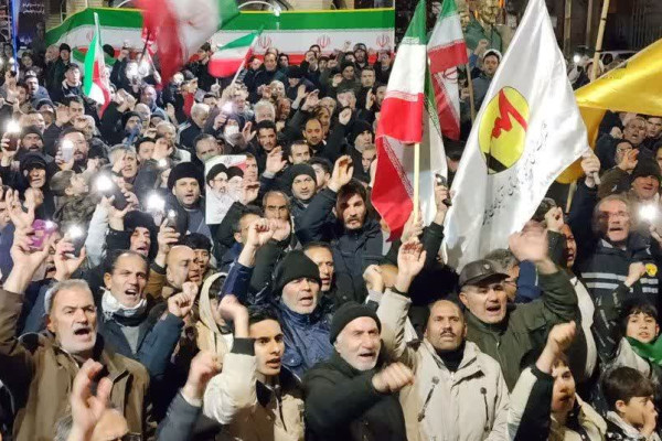 تداوم تجمعات شبانه در میدان زمینه ساز بعثت معنوی مردم است